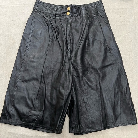 Vintage Mondi 80s Black Leather Jacket & Shorts Set – Gold Buttons, Size 38/36​ - Picture 4 of 16